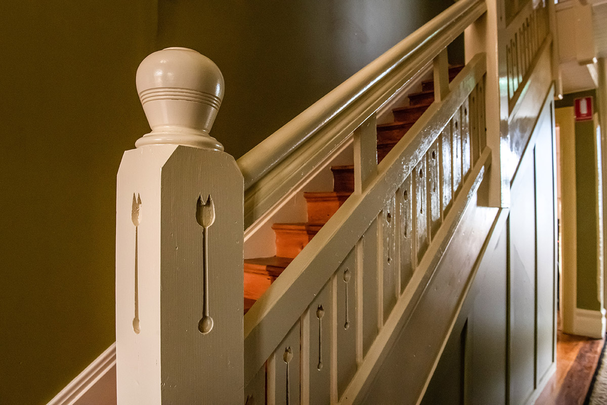 The staircase of the hotel before renovation